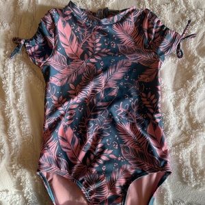 Girls one piece swimsuit. Size 6x.